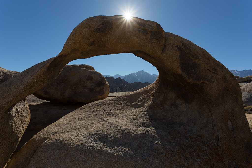 10-02 - 09.jpg - Mobius Arch, Alabama Hills